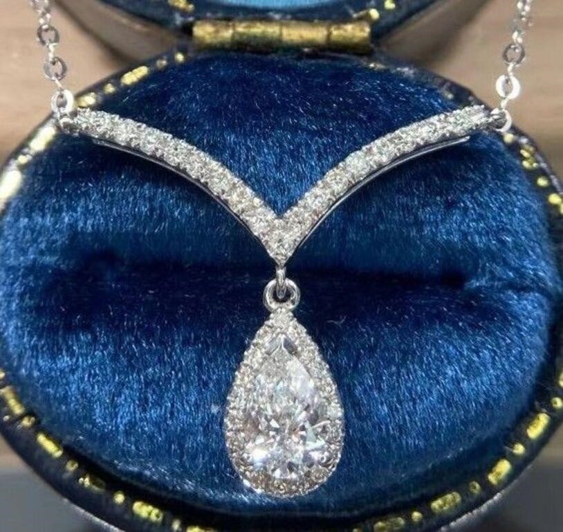 Natural diamond necklace in 18k gold: Natural diamond necklace in 18k gold, 18k gold inlaid with luxury South African diamonds, rich colors and bright fire diamonds. Inlaid with white diamonds, rich in color and standard cut.