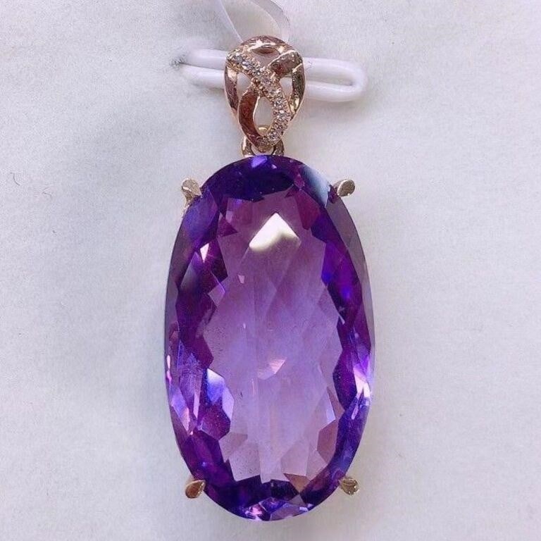 18ct natural purple crystal pendant 18k gold: 18ct natural purple crystal pendant 18k gold, 18k gold inlaid with 18ct purple crystals, 0.3ct South African diamonds, crystal clear, almost no impurities to the naked eye, standard cut. International