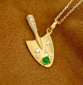 Natural Emerald 18Kt Gold Pendant