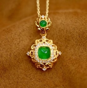 0.65ct Natural Emerald 18Kt Gold Pendant