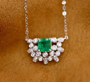 0.85ct Zambian Emerald 18Kt Gold Necklace