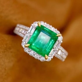 2.5ct Zambian Emerald 18Kt Gold Ring