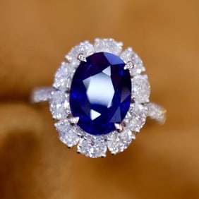 5.1ct Royal Blue Sapphire 18Kt Gold Ring