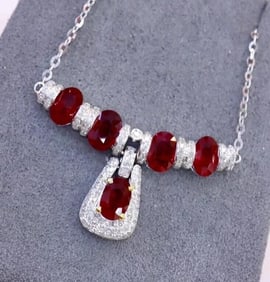 2.8cts Pigeon Blood Ruby 18Kt Gold Necklace