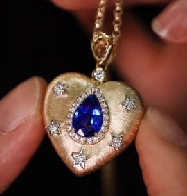1.9ct Royal Blue Sapphire 18Kt Gold Pendant