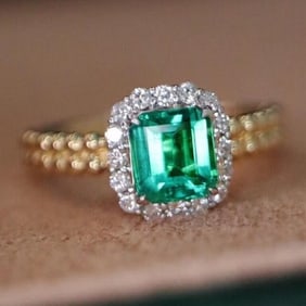 0.8ct Natural Emerald 18Kt Gold Ring