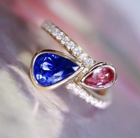 1.2ct Cornflower Blue Sapphire 18Kt Gold Ring