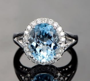 3.7ct Natural Aquamarine 18Kt Gold Ring
