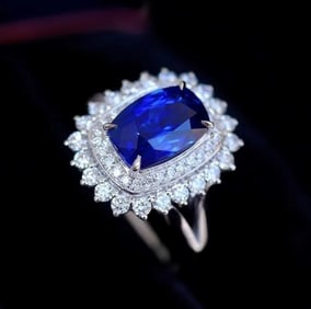 3ct Royal Blue Sapphire 18Kt Gold Ring