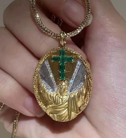 18Kt Gold Natural Emerald Diamond Pendant