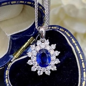 1.4ct Royal Blue Sapphire 18Kt Gold Pendant