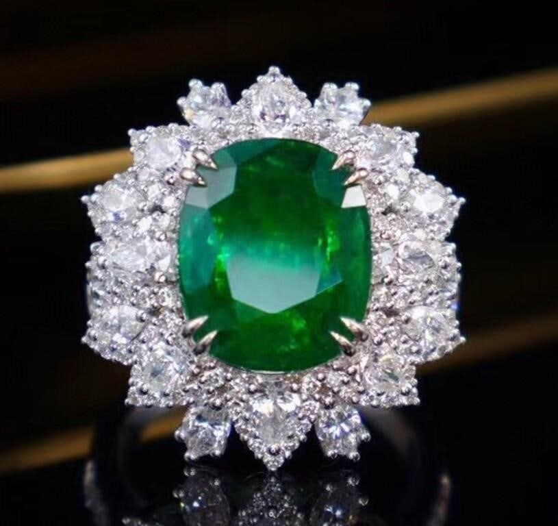 5.7ct Natural Emerald 18Kt Gold Ring (1 of 4)