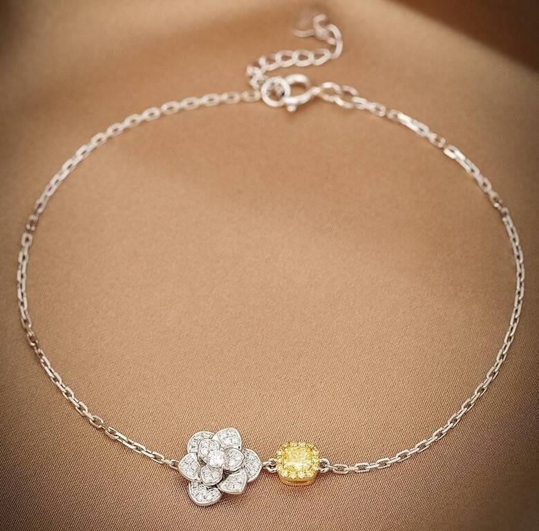 Natural Diamond 18Kt Gold Bracelet: 18K gold inset natural South African diamond, main stone: 0.2ct, accessory stone: 0.36ct, antique cushion, yellow diamond with bright cut, small yellow diamond surround, to maximize the natural rich c