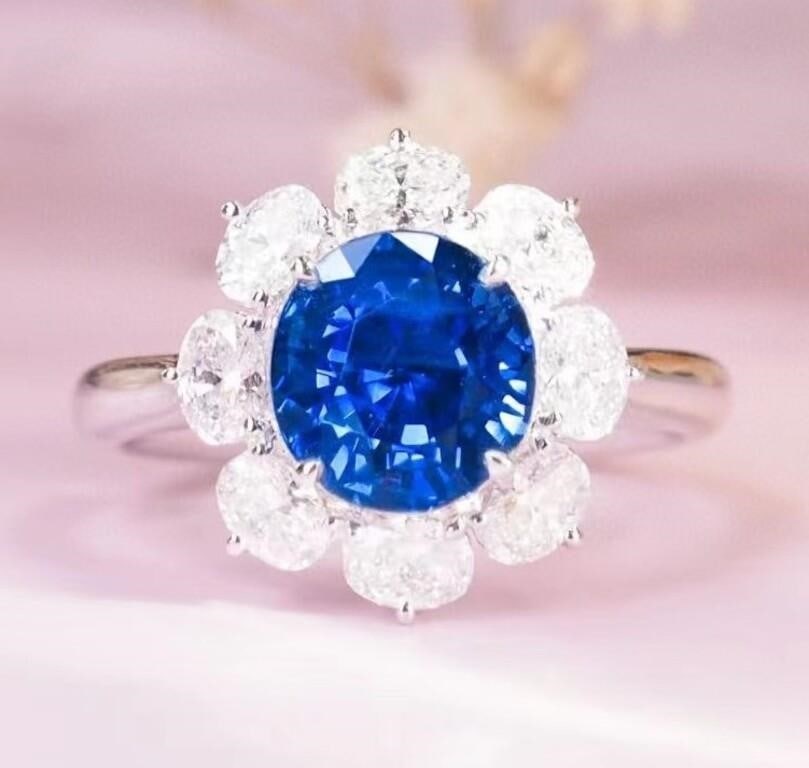 4ct Sri Lankan Sapphire 18Kt Gold Ring (1 of 2)