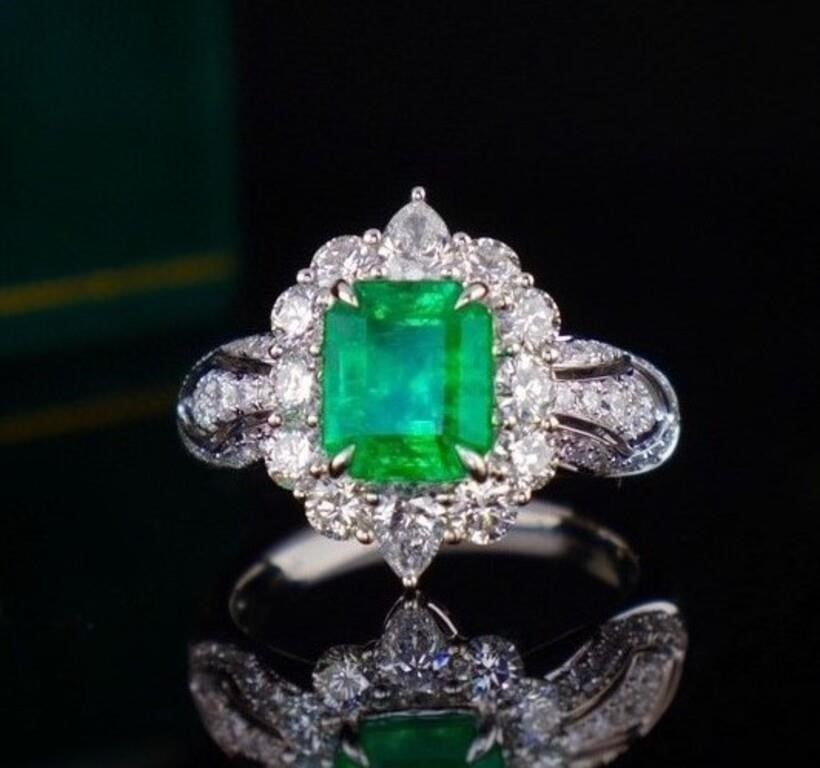1.7ct Natural Emerald 18Kt Gold Ring (1 of 6)