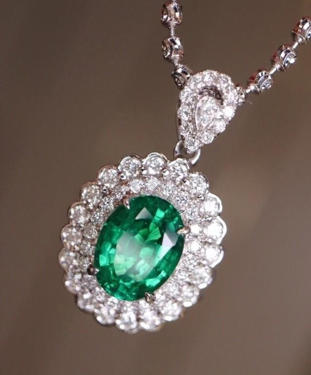 1ct Natural Emerald 18Kt Gold Pendant (1 of 3)