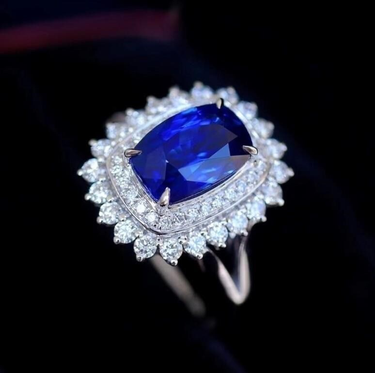 3ct Royal Blue Sapphire 18Kt Gold Ring (1 of 4)