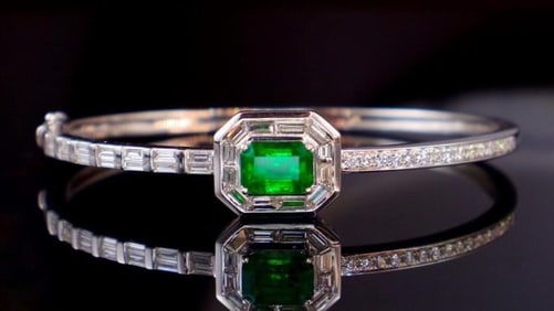 1.75ct Zambian Emerald 18Kt Gold Bangle