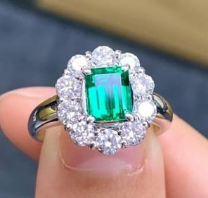 1.08ct Natural Emerald 18Kt Gold Ring