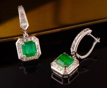 2.8ct Natural Emerald 18Kt Gold Earrings