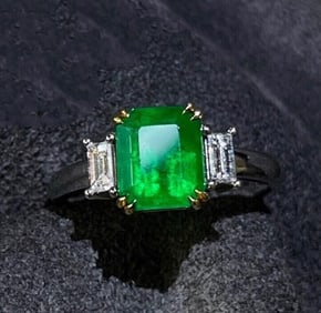 2.2ct Natural Emerald 18Kt Gold Ring