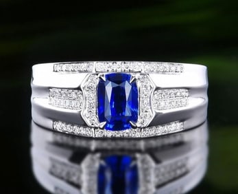 1ct Royal Blue Sapphire 18Kt Gold Ring