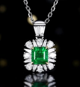 0.9ct Natural Emerald 18Kt Gold Pendant