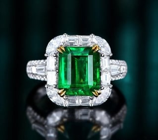 3.8ct Natural Emerald 18Kt Gold Ring