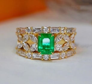 1.07ct Natural Emerald 18Kt Gold Ring