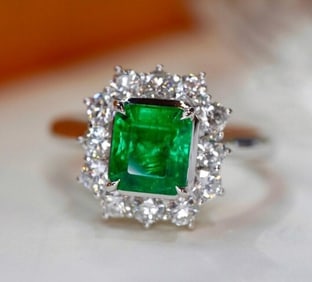 1ct Natural Emerald 18Kt Gold Ring