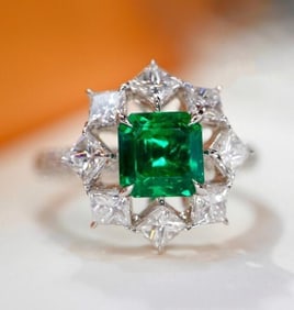 1ct Natural Emerald 18Kt Gold Ring