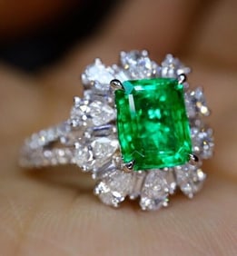 1.6ct Natural Emerald 18Kt Gold Ring