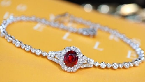 1.2ct Pigeon Blood Ruby 18Kt Gold Bracelet