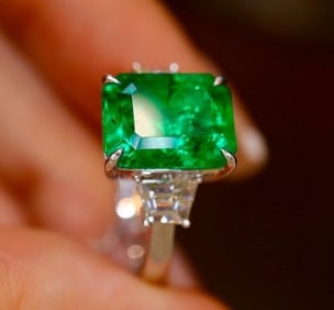4.2ct Natural Emerald 18Kt Gold Ring