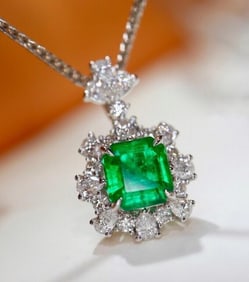 1ct Natural Emerald 18Kt Gold Pendant