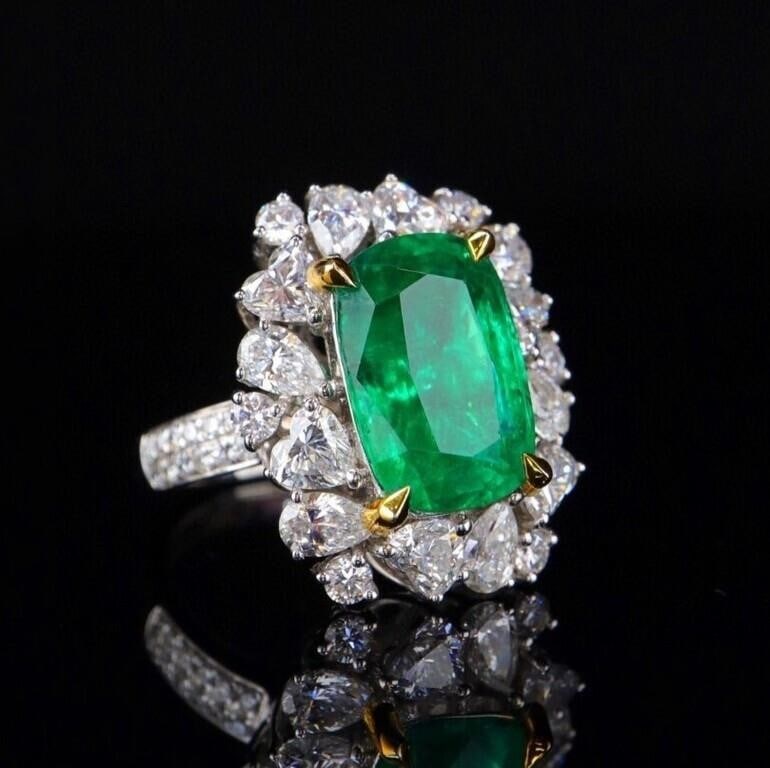 4.3ct Natural Emerald 18Kt Gold Ring (1 of 4)