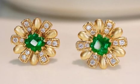 0.52ct Colombian Emerald Drop Earrings 18K Gold