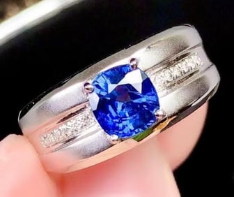 1.69ct Cornflower Blue Sapphire Ring 18K Gold