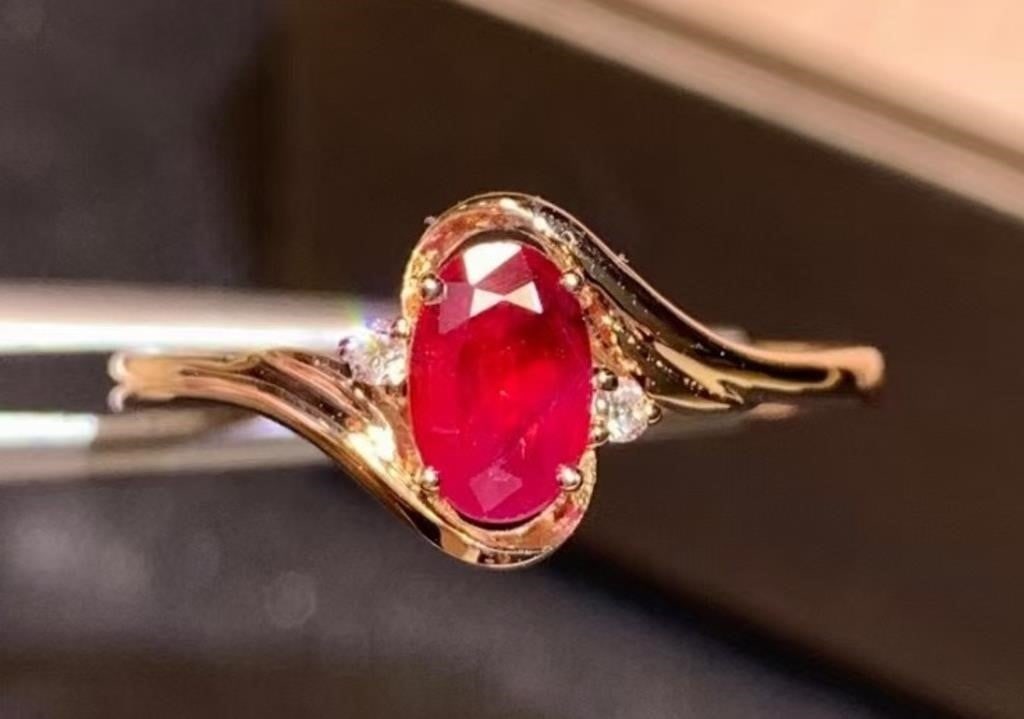 0.86ct Mozambique Ruby Ring 18K Gold (1 of 4)