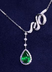 2.6ct Natural Emerald Necklace 18K Gold