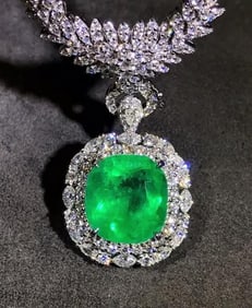 12ct Colombian Emerald 18Kt Gold Pendant
