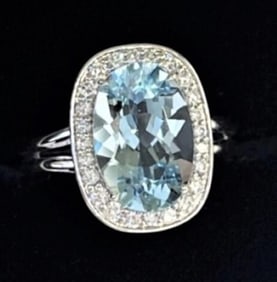 3.2ct Natural Aquamarine 18Kt Gold Ring