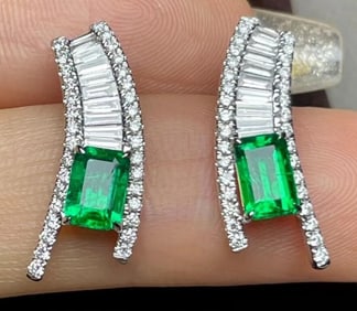 1.38ct Natural Emerald 18Kt Gold Earrings