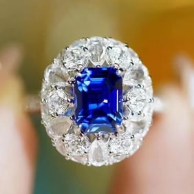 2.8ct Royal Blue Sapphire 18Kt Gold Ring