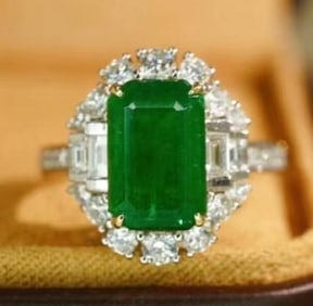 3.4ct Natural Emerald 18Kt Gold Ring