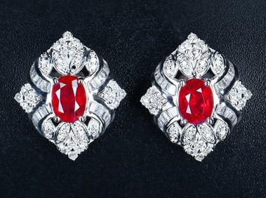 1.09ct Pigeon Blood Ruby 18Kt Gold Earrings