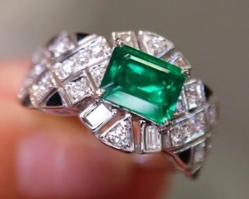 1.05ct Natural Emerald 18Kt Gold Ring