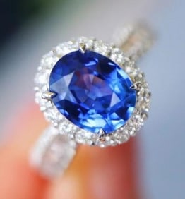 1.8ct Natural Sapphire 18Kt Gold Ring