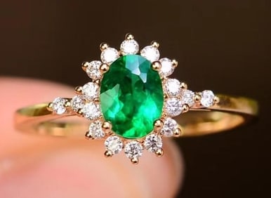 18Kt Gold Natural Emerald Ring