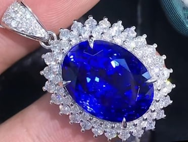 12.7ct Natural Tanzanite 18Kt Gold Pendant